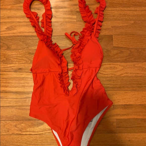 Low-Cut One Piece Swimsuit - Picture 5 of 6